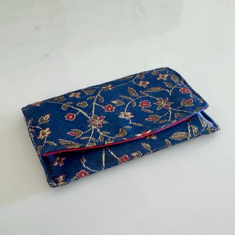 Vintage Chinese Floral Silk Embroidered Fold-Over Card Holder Wallet, Navy Blue - Picture 4 of 16